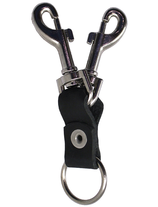 Два карабина соединённые кожаной стяжкой